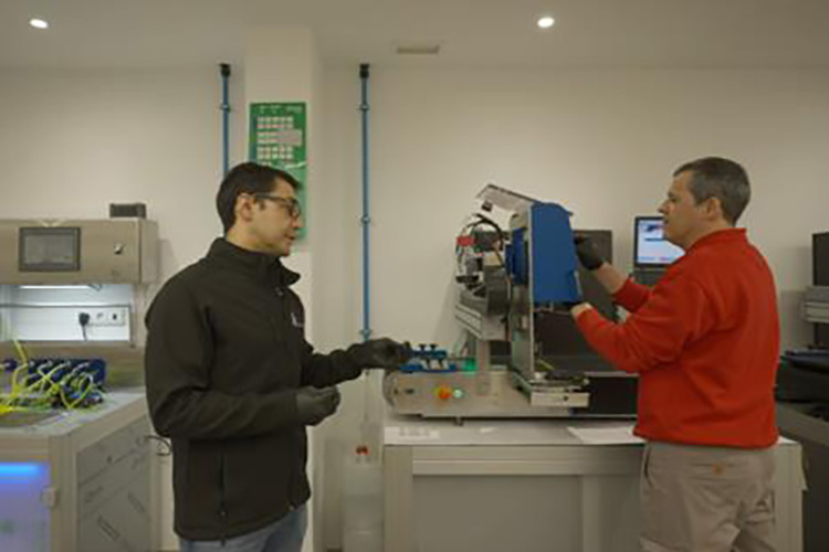 People & Technology – baskı kafası test laboratuvarı